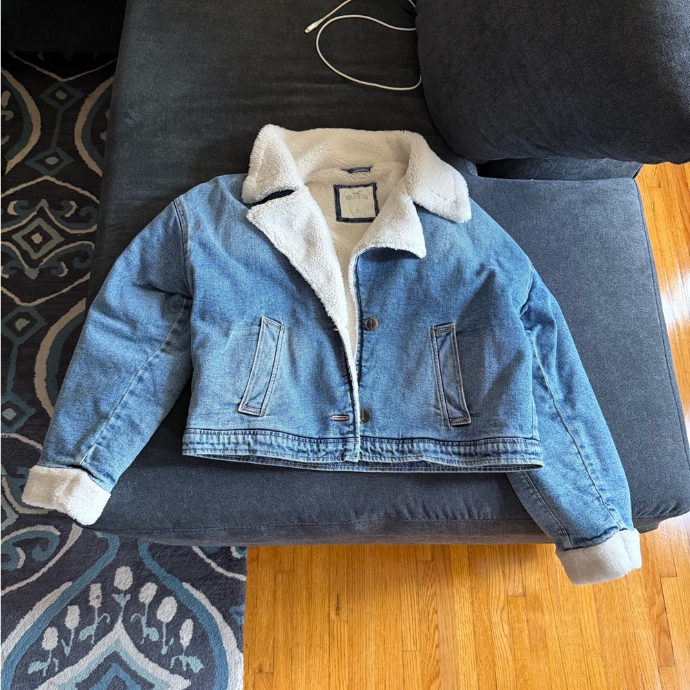 Hollister Blue Jean Jacket with White Sherpa Lining Size XL